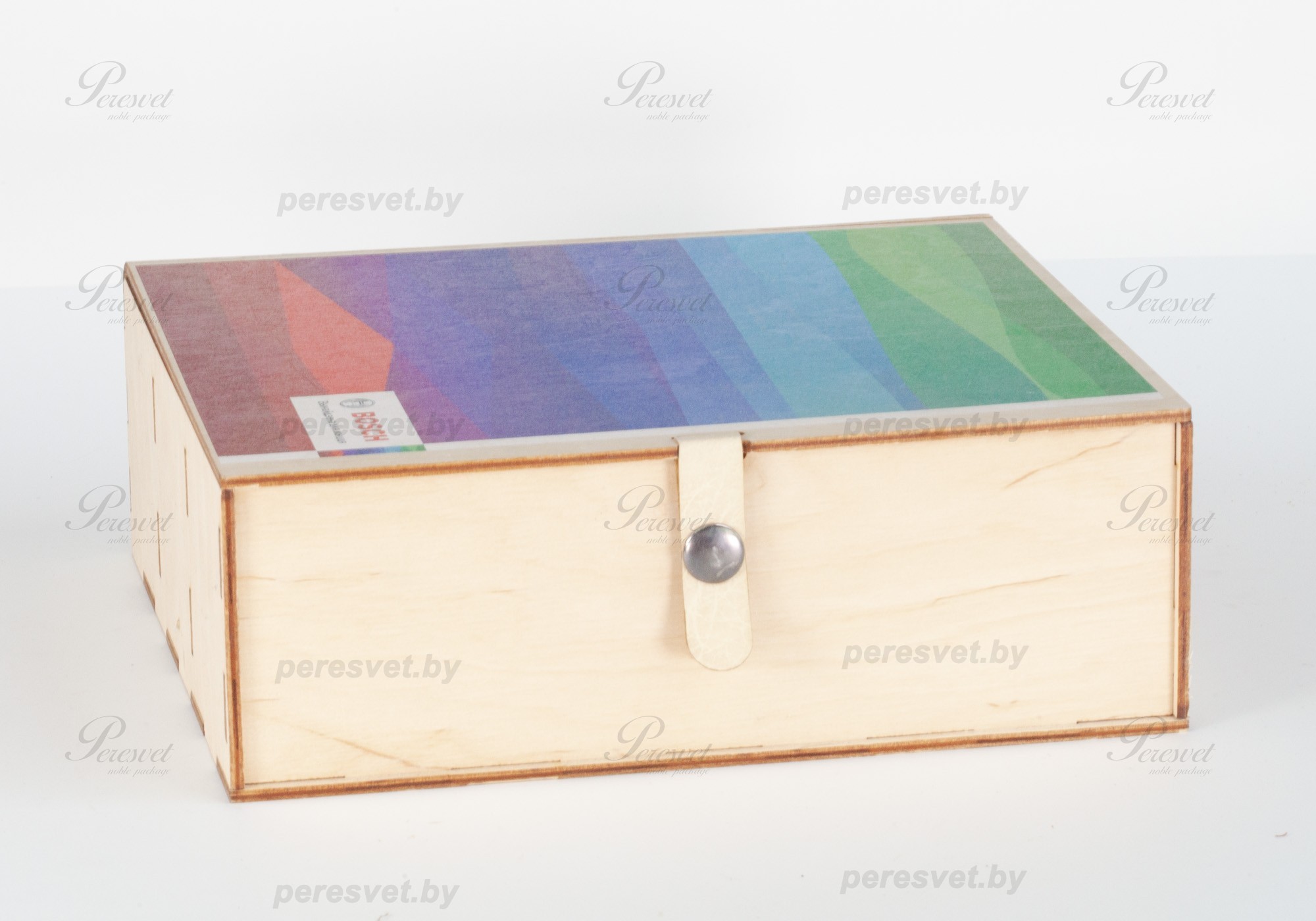 новогодняя упаковка, купить новогоднюю упаковку, упаковка для новогодних подарков купить, новогодняя упаковка оптом, Happy New Year, деревянная упаковка, упаковка для конфет, упаковка коробки конфет, упаковка для конфет на застежке Универсальная деревянная упаковка с тремя отделениями на peresvet.by